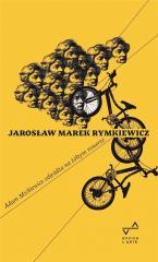 Adam Mickiewicz odjeżdża na żółtym rowerze (1)